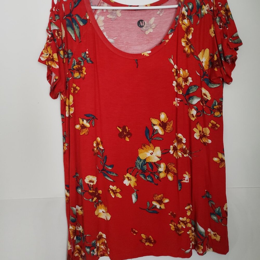 NWOT   A & I  Size L Bust 40"  Super Cute Top with Lace Up Shoulders       Box 5